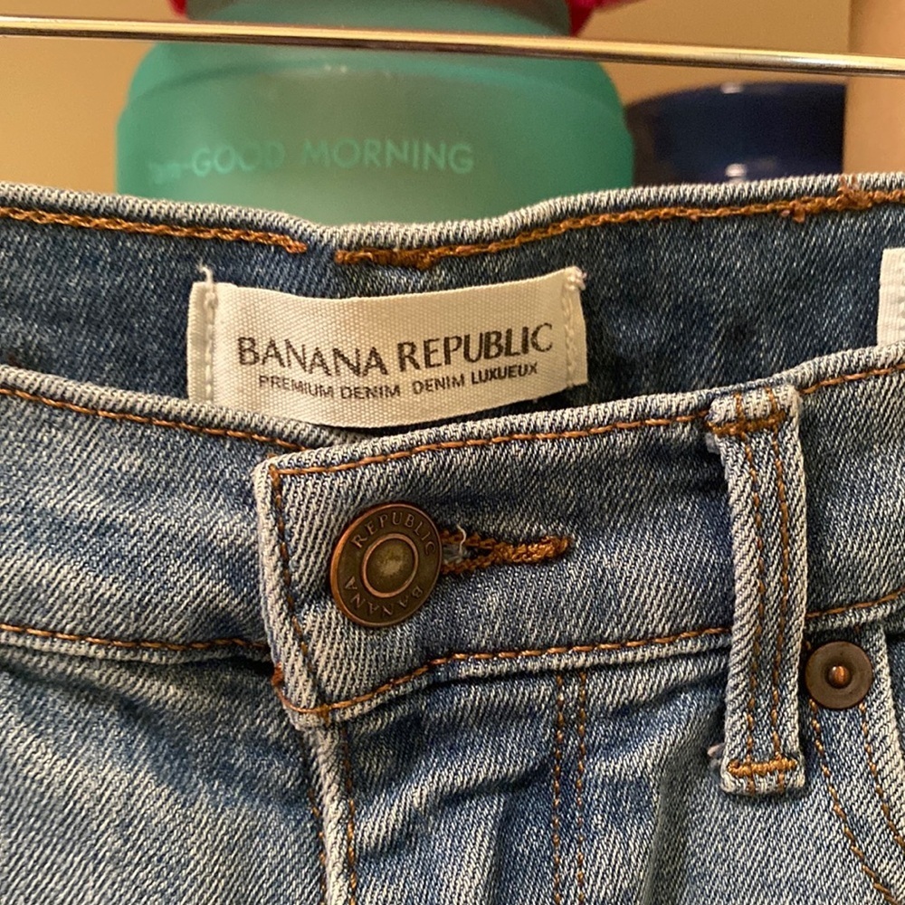 Banana Republic Distressed and Light Blue Straight Leg Jeans.  GUC. Size 27​​ - Picture 3 of 8